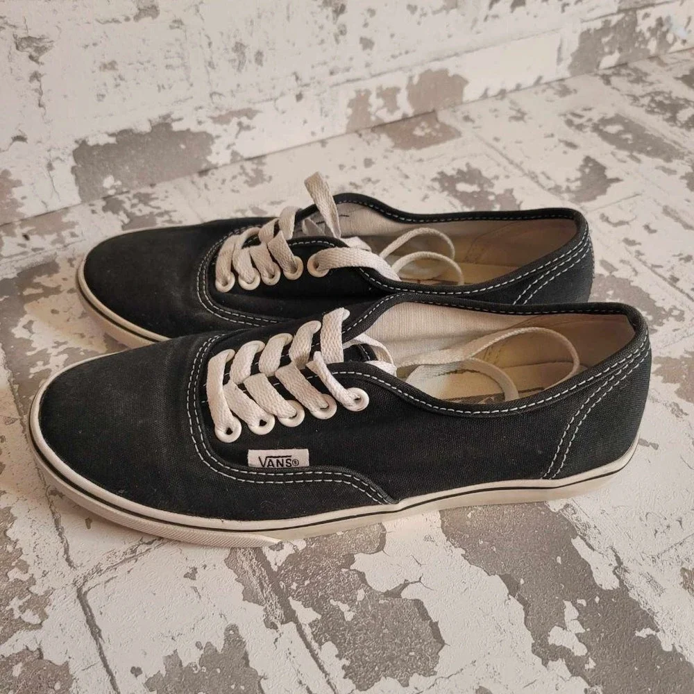Vans Black Low Top Sneakers Men's 3.5‎ Women's 5